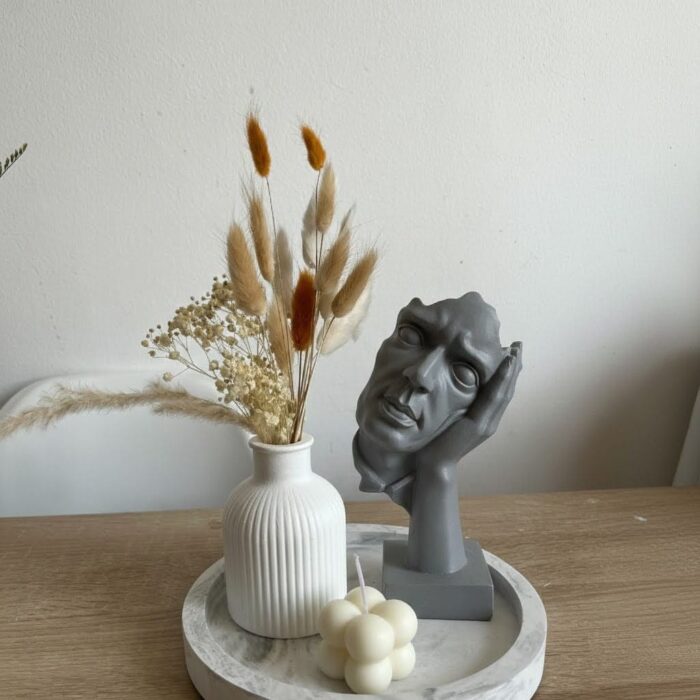 Figura Entre Pensamientos